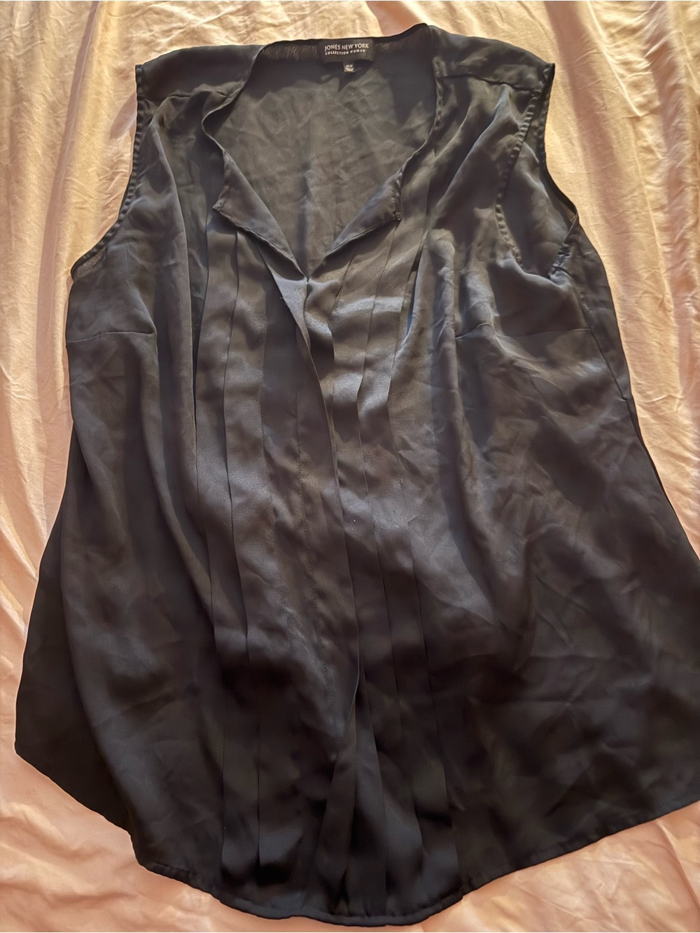 Jones New York Black Sleeveless Pleated V-Neck Camisole